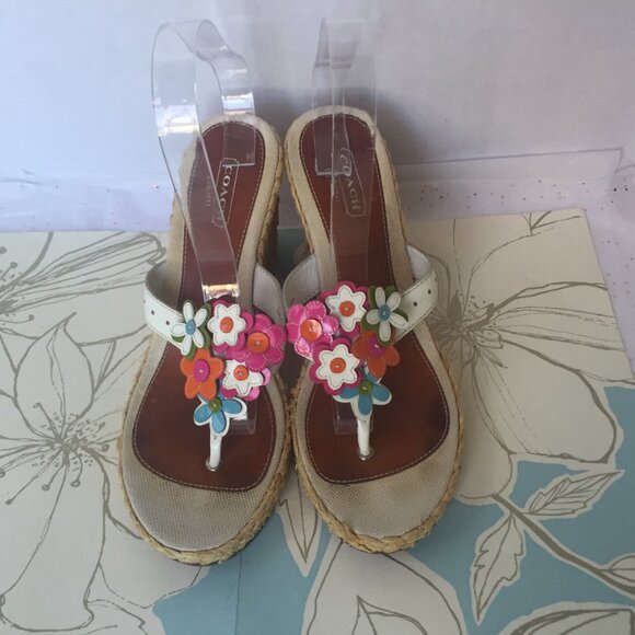 Coach Jesica White Patent Flower Details Wedge Platform Thong Sandal - Size 10 - Picture 4 of 9